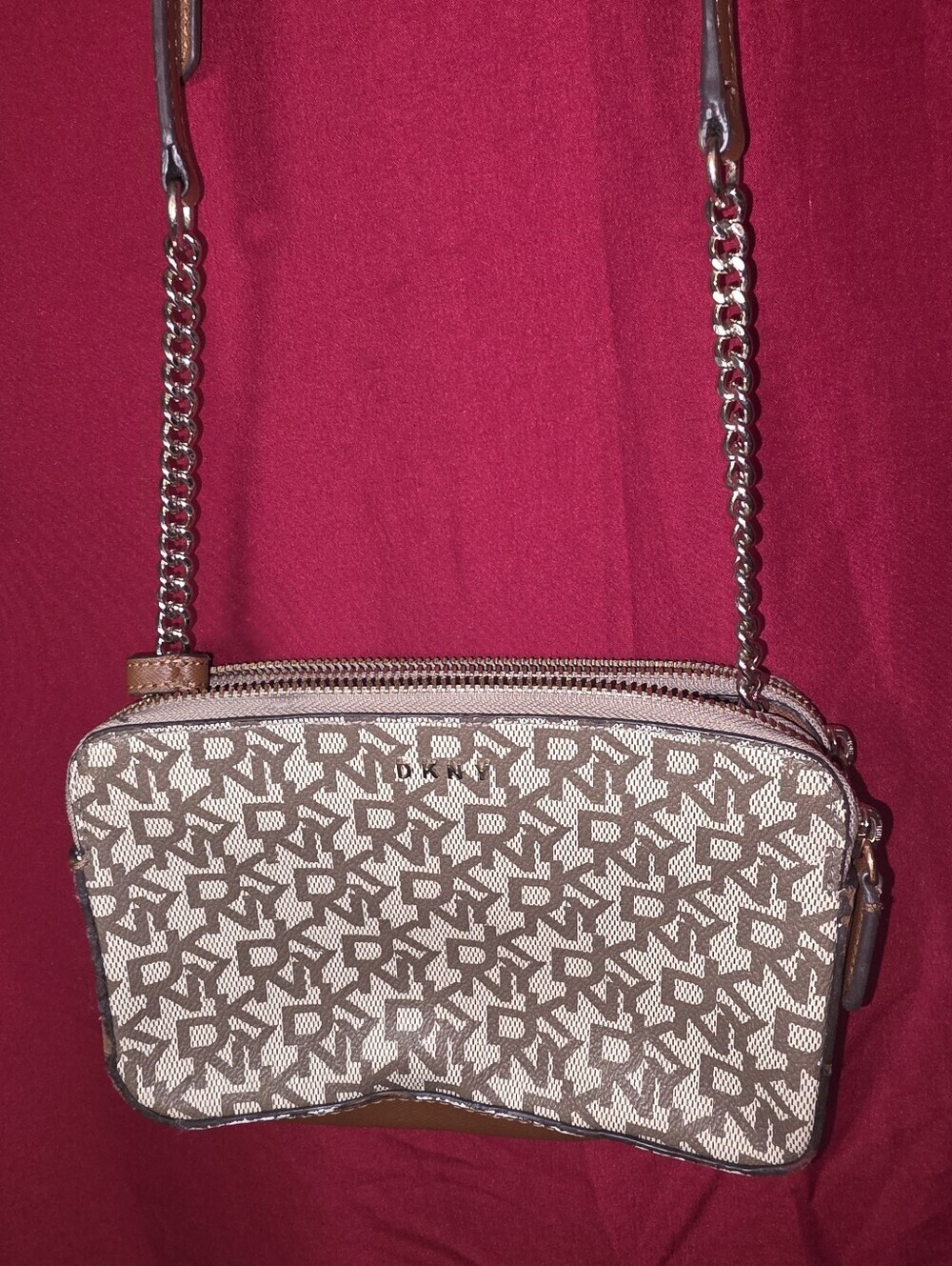 DKNY Bryant Monogram Double Zip Crossbody Bag Brown Chino – Excellent Body